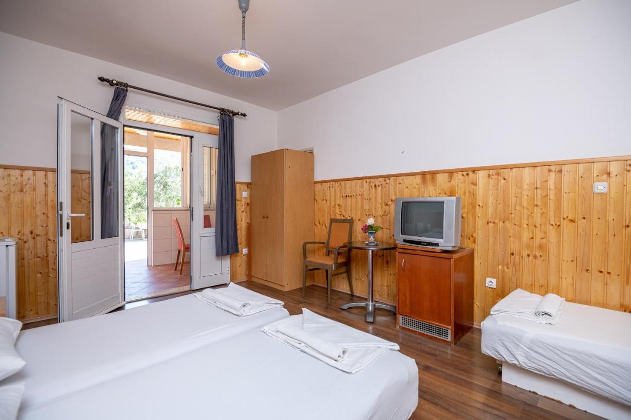 Country House Pansion Zvekovica Bagian luar foto