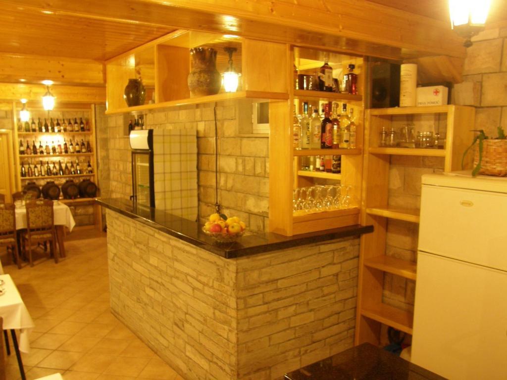 Country House Pansion Zvekovica Bagian luar foto